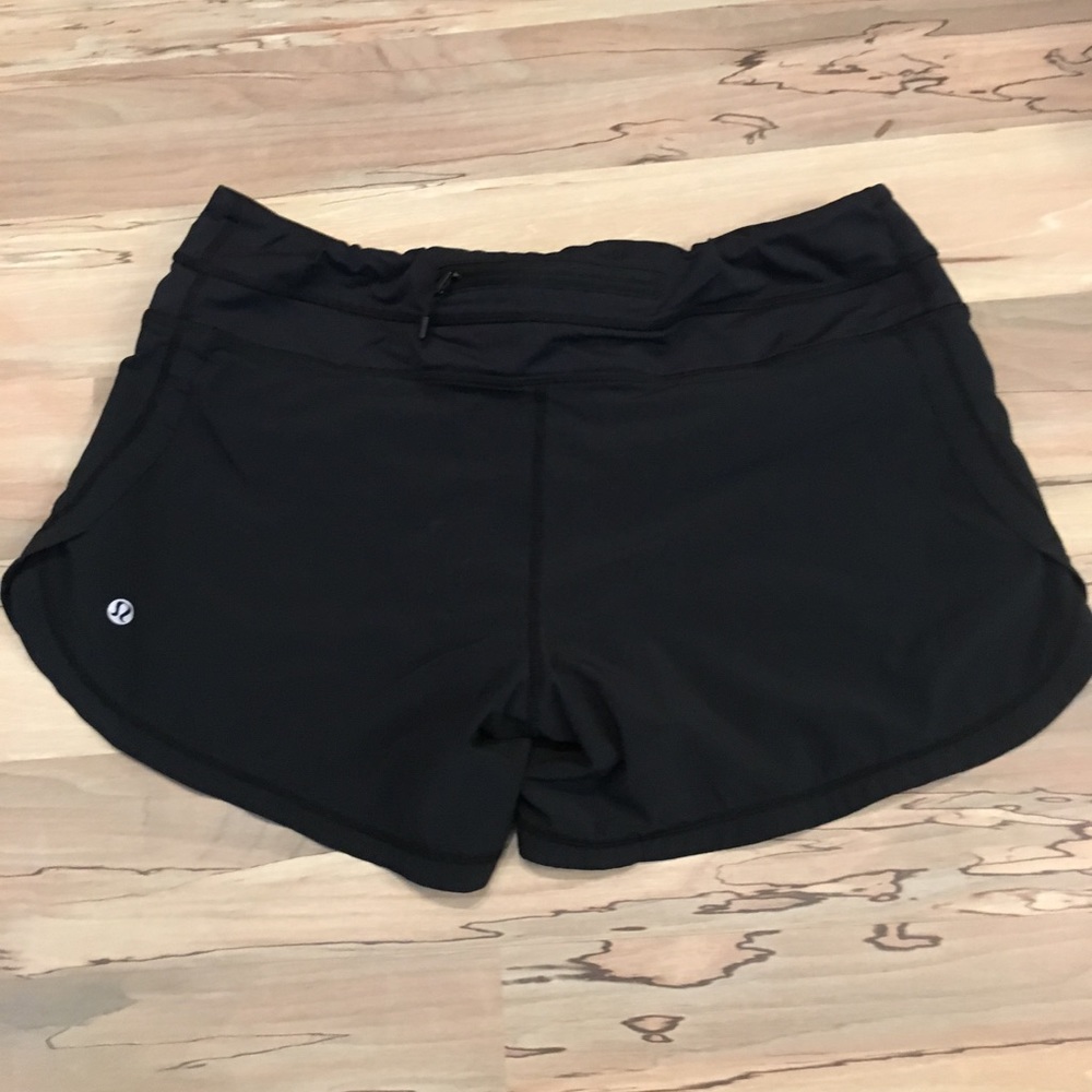 Lululemon SZ 8 Black Shorts